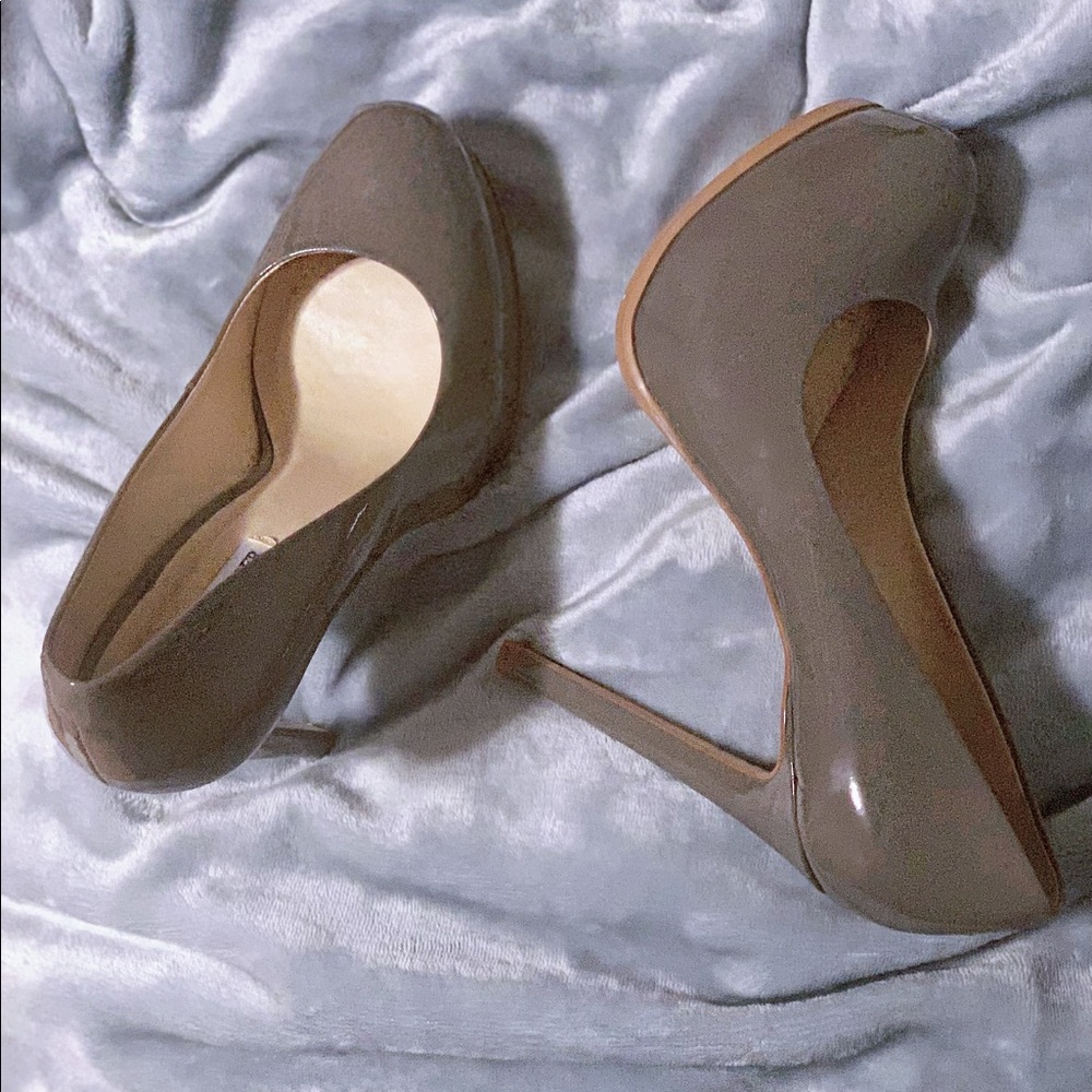 Kelsi Dagger Leather Pump